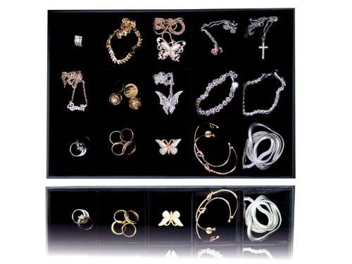 ekspozytor na biżuterię z przegrodami.jpg