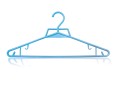 niebieskie wieszaki na ubrania.jpg