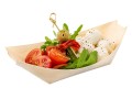 lodka drewniana na przekaski mozzarella pomidory montip.jpg
