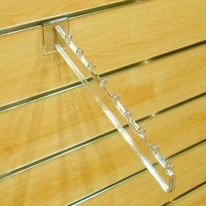 Wieszak pochyły na panel frezowany shop wall PLEKSI 25 cm