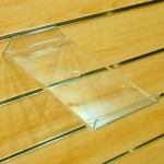 Półka pochyła na panel frezowany shop wall PLEKSI