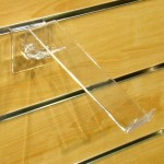 Półka obrotowa do butów z ogarnicznikiem na panel frezowany shop wall PLEKSI